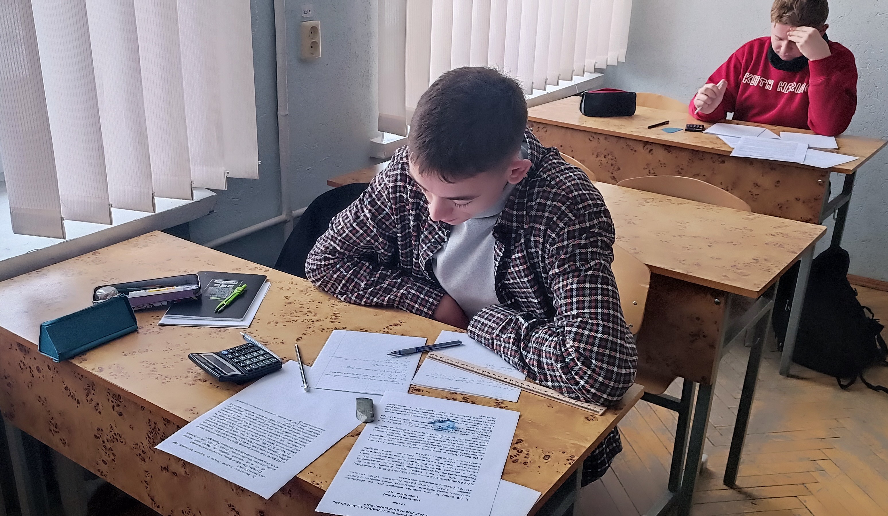 Учасники олімпіади (10 клас) під час виконання завдань